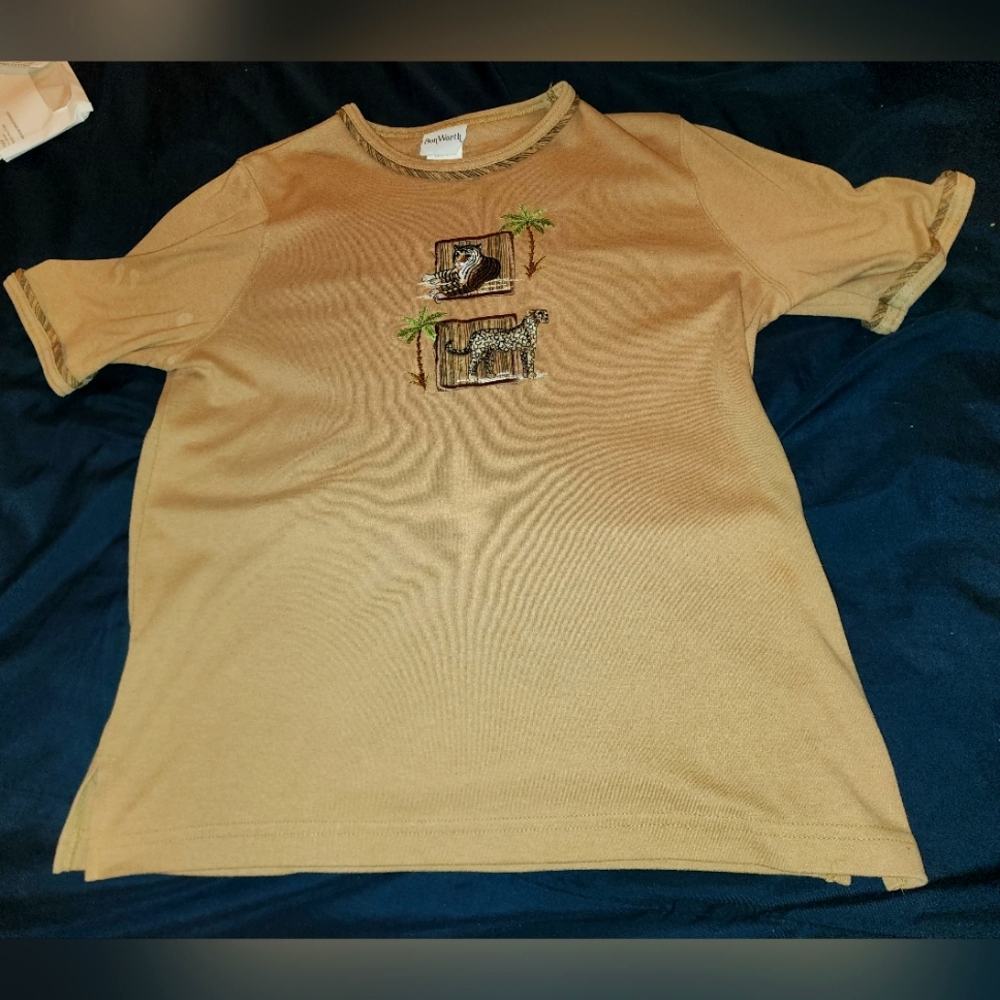 S Female T-shirt with short-sleeves and jungle cats on the chest